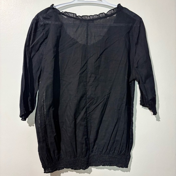 🎉4/30$🎉 Black Embellished Blouse with Relaxed Fit PTP 21in🖤 - Picture 4 of 4